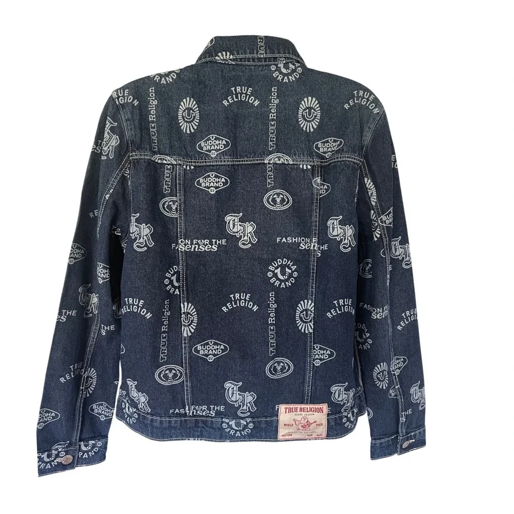 True Religion AOP Logo Denim Trucker Jacket Blue Jean‎ 700703 Mens L NWT